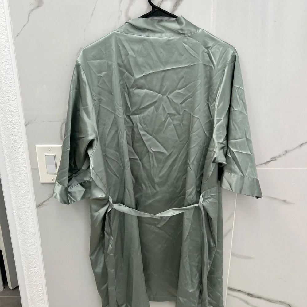 Sage Green Robe - Picture 5 of 6